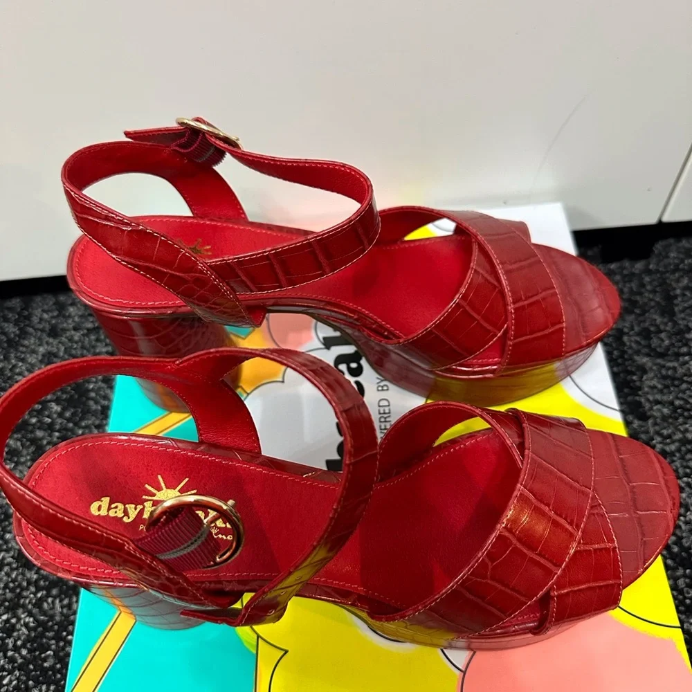 Nina Daybreaks Note Platform sandal in Red NWB size 11 - Picture 3 of 9